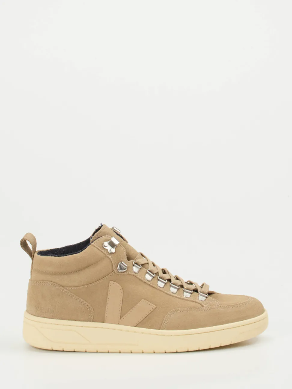 VEJA – Mid-Top-Sneaker aus Veloursleder beige