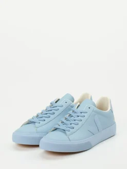 Veja – Sneaker aus genarbtem Leder Pastellblau