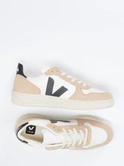 VEJA – Sneaker aus Kalbleder und Veloursleder cremeweiß