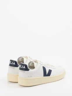 VEJA – Sneaker aus Kalbleder in Cremeweiß