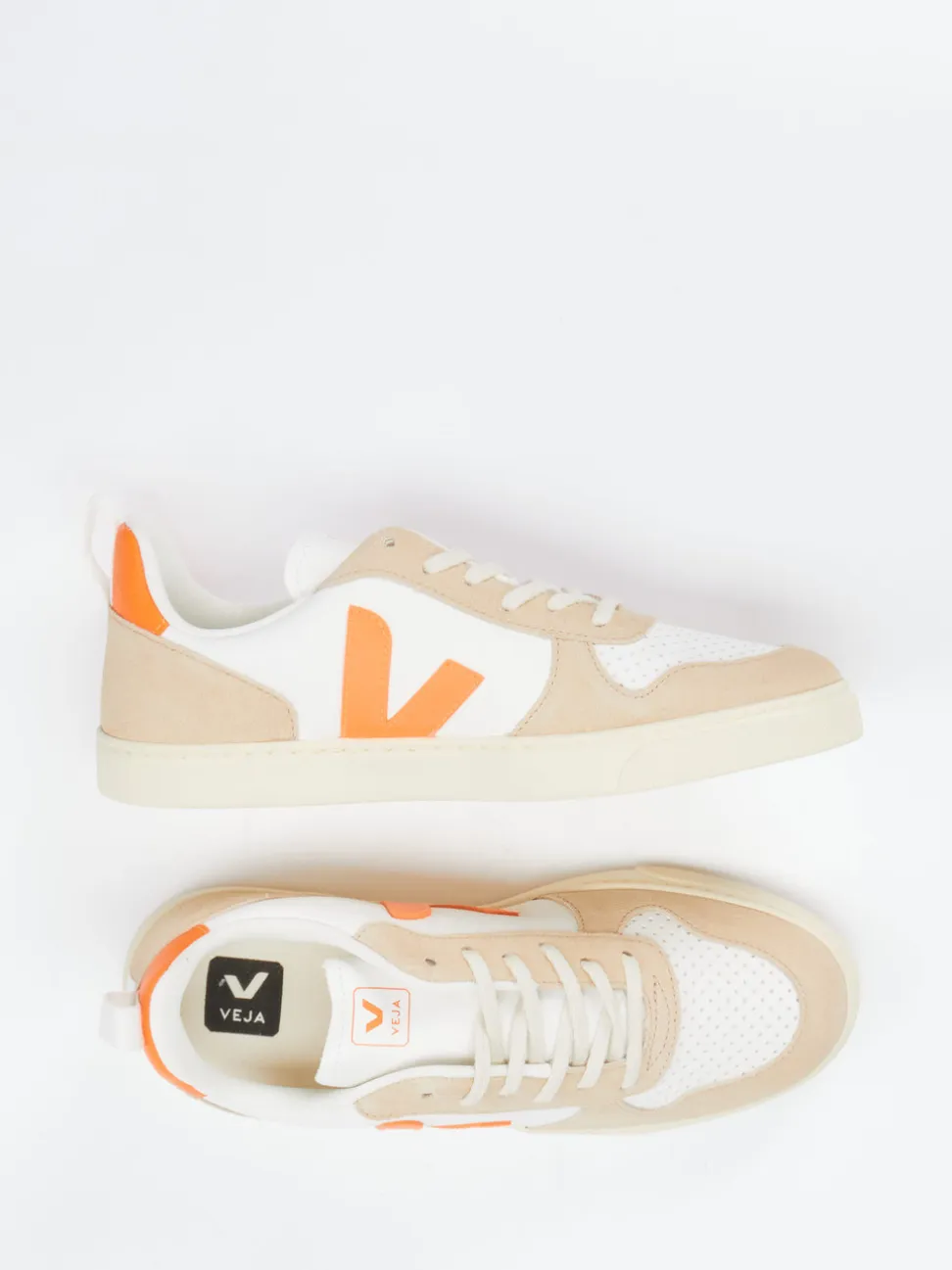VEJA – Sneaker aus Kalbleder und Veloursleder Beige