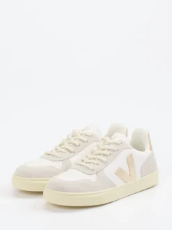 Veja – Sneaker aus Kalbleder in Cremeweiß