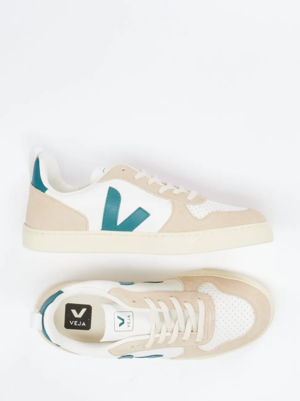 VEJA – Sneaker aus Kalbleder mit Veloursdetails