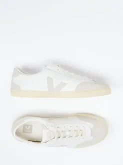 VEJA – Sneaker aus Kalbleder in Offwhite