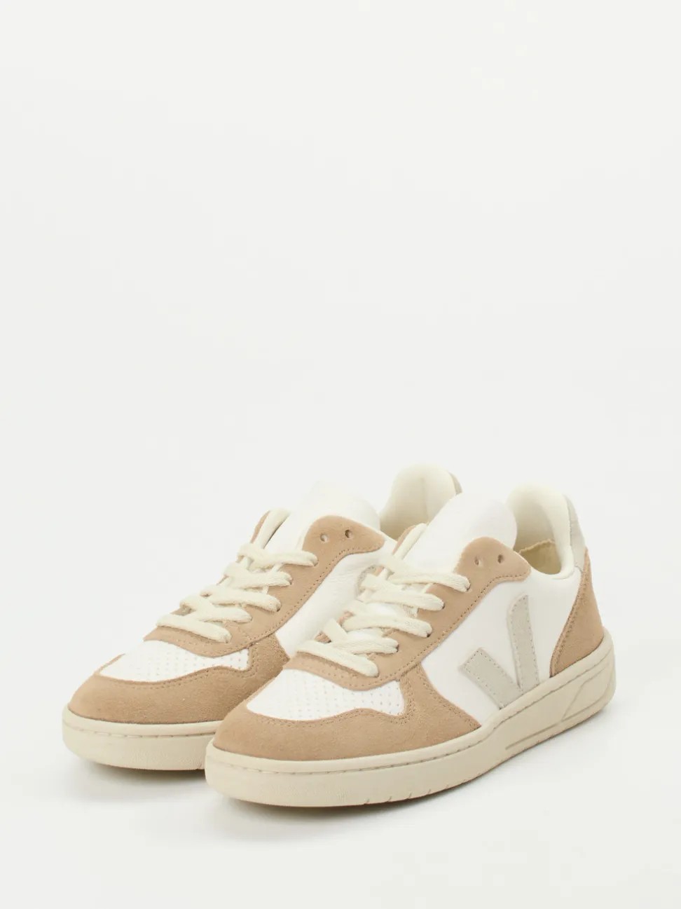 VEJA – Sneaker aus Lammleder und Velours in Beige