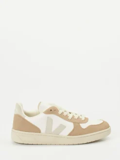 VEJA – Sneaker aus Lammleder und Velours in Beige