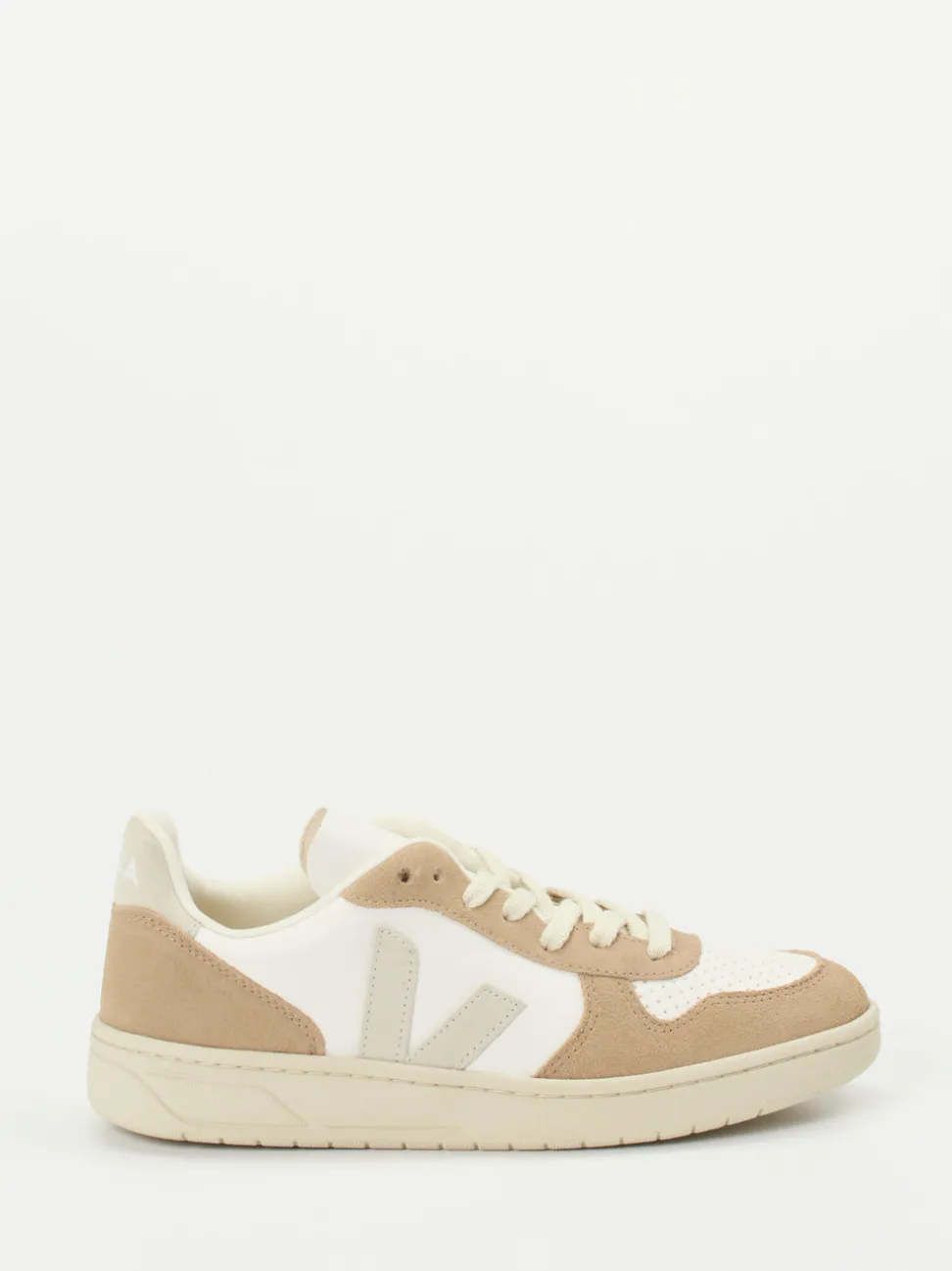 VEJA – Sneaker aus Lammleder und Velours in Beige