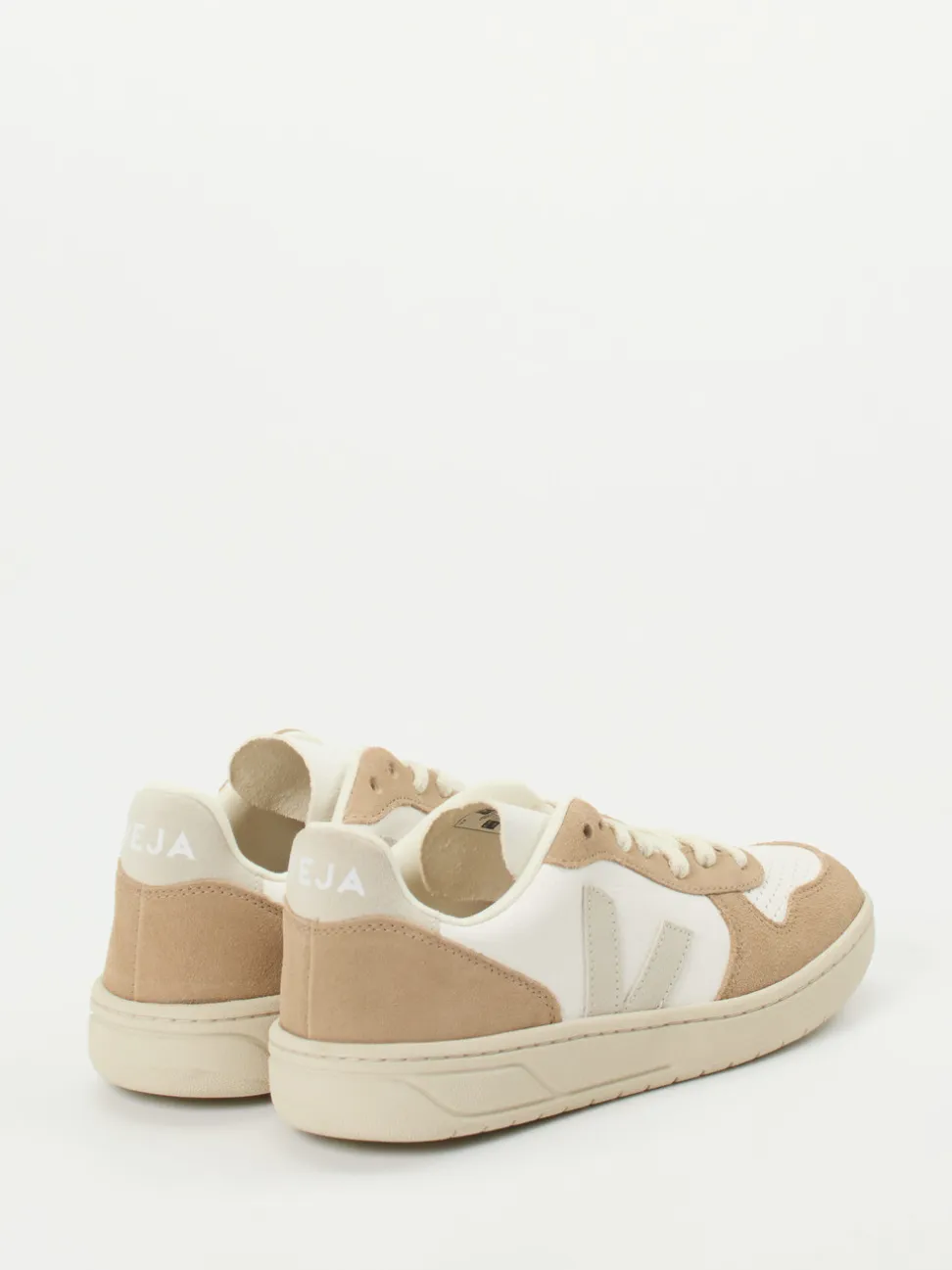 VEJA – Sneaker aus Lammleder und Velours in Beige