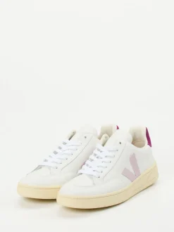 VEJA – Sneaker aus Leder in Weiß mit Pastelllogo