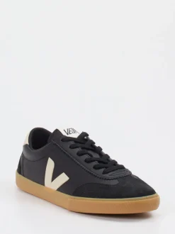 Veja – Sneaker aus Leder in Schwarz mit Gumsohle