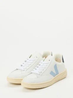 Veja – Sneaker aus Leder in Weiß mit Logo-Details