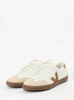 VEJA – Sneaker aus Leder und Velours in Creme