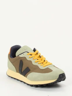 Veja – Sneaker aus Veloursleder in Salbeigrün