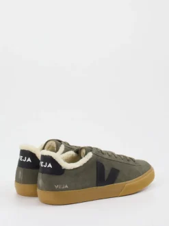 VEJA – Sneaker aus Veloursleder in Olivgrün