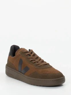 VEJA – Sneaker aus Veloursleder in Braun