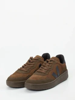 VEJA – Sneaker aus Veloursleder in Braun