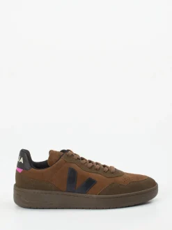 VEJA – Sneaker aus Veloursleder in Braun