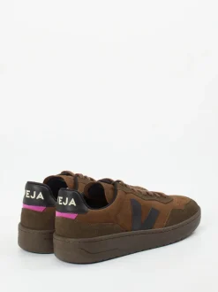VEJA – Sneaker aus Veloursleder in Braun