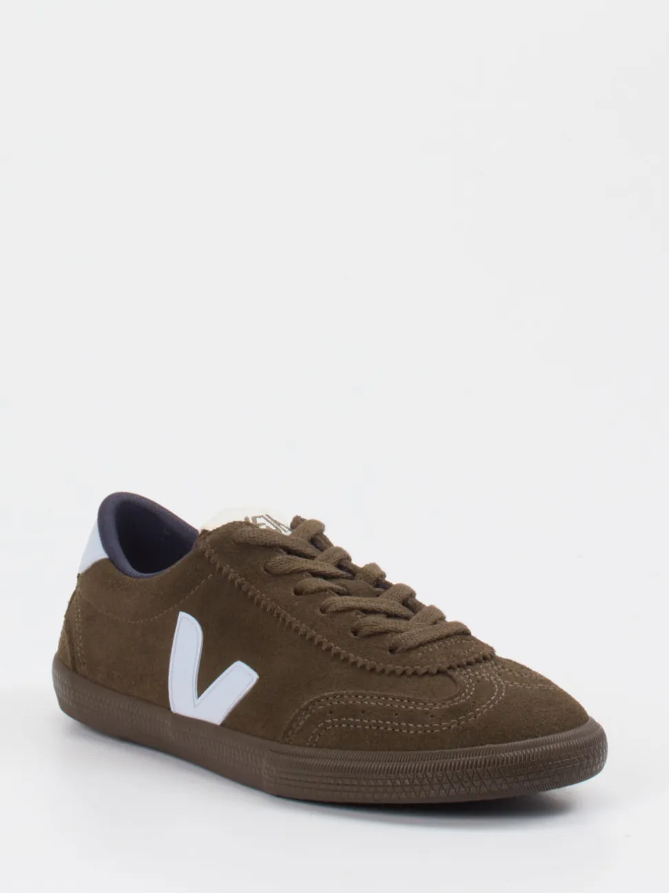 VEJA – Sneaker aus Veloursleder in Braun