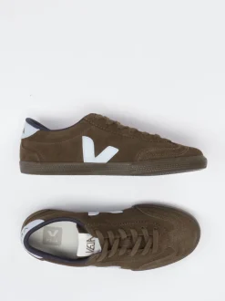VEJA – Sneaker aus Veloursleder in Braun