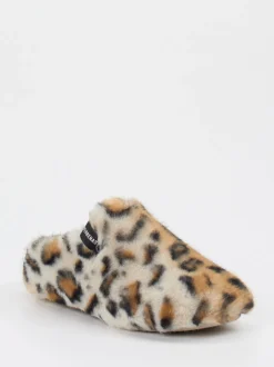 Verbenas – Pantoffeln aus Fell mit Leoprint