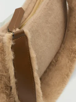 Viamailbag – Baguette-Bag aus Textil und Kunstfell Beige