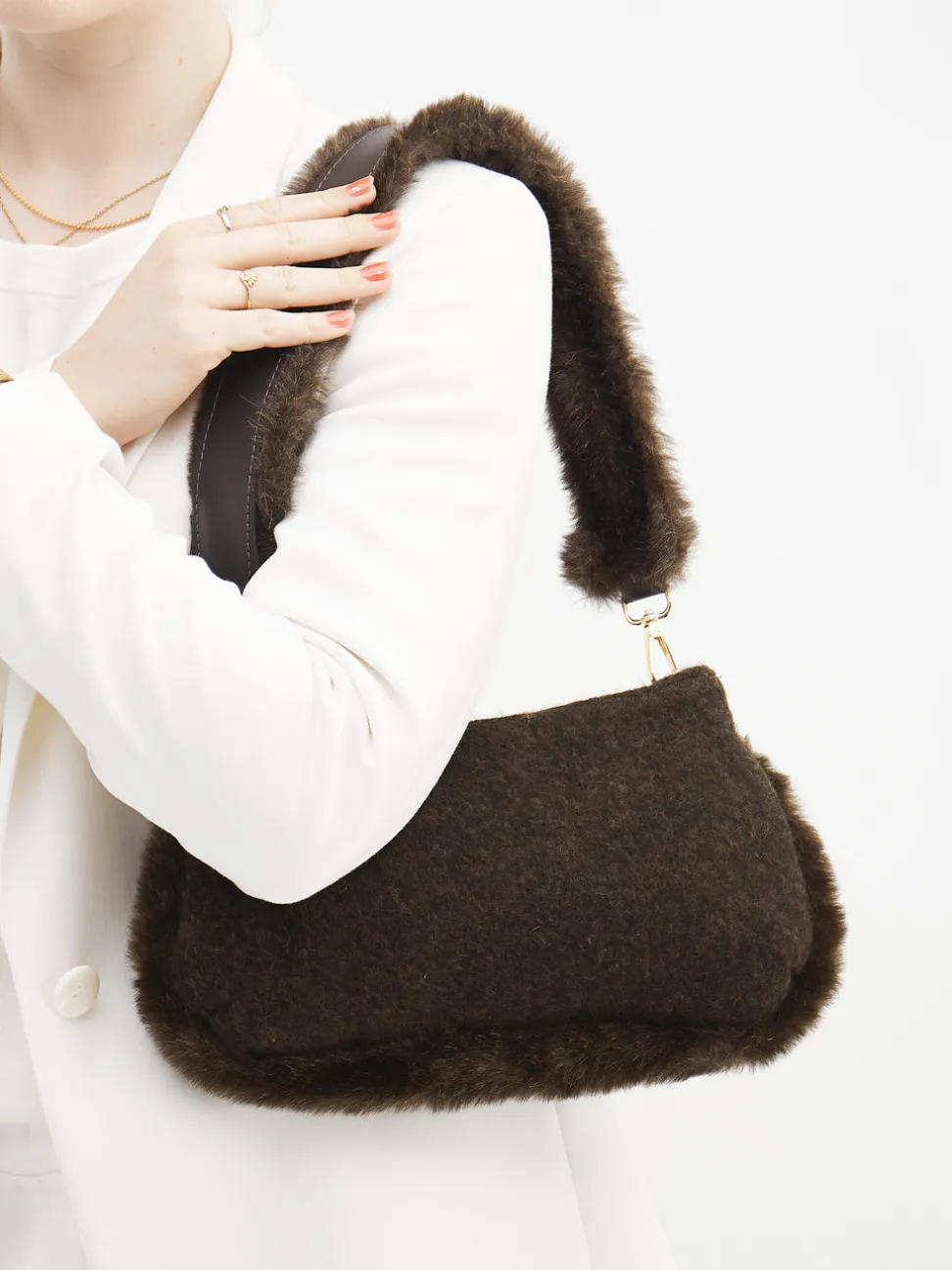 Viamailbag – Schultertasche aus Textil mit Kunstfell