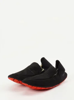 Wai – Slipper aus Synthetik mit roter Flexsohle