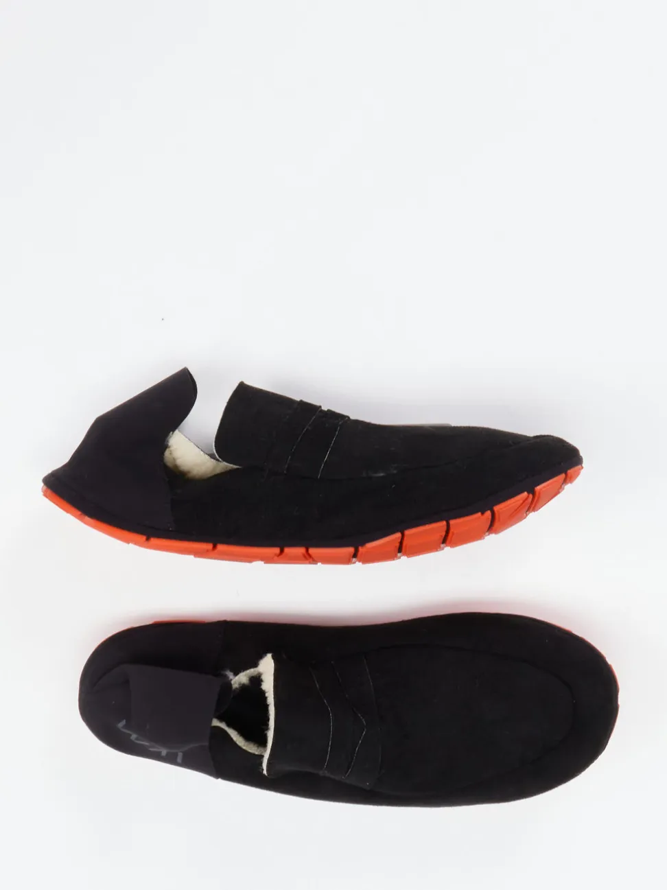Wai – Slipper aus Synthetik mit roter Flexsohle