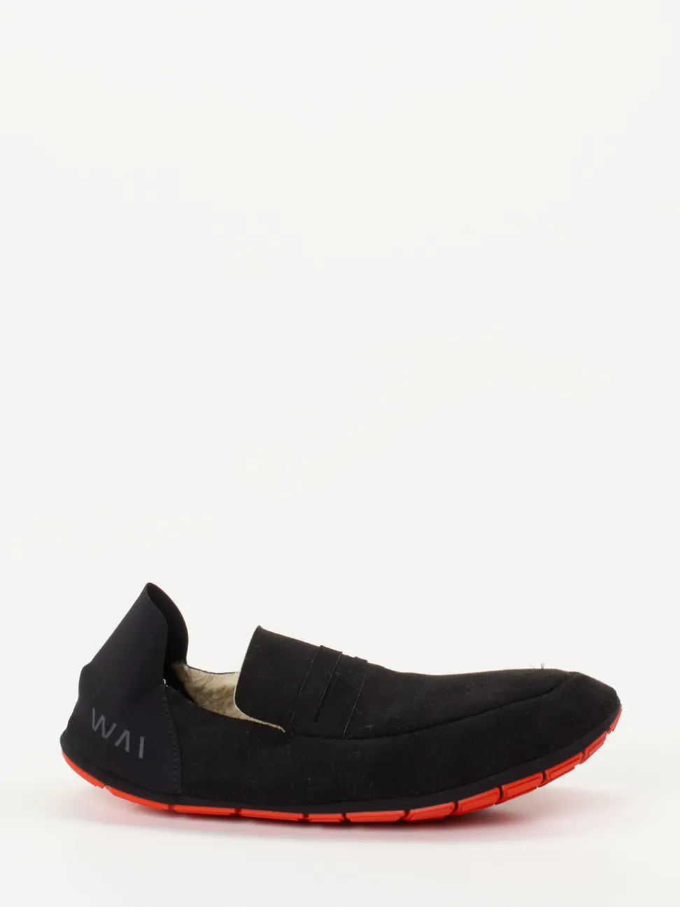Wai – Slipper aus Synthetik mit Lammfellfutter
