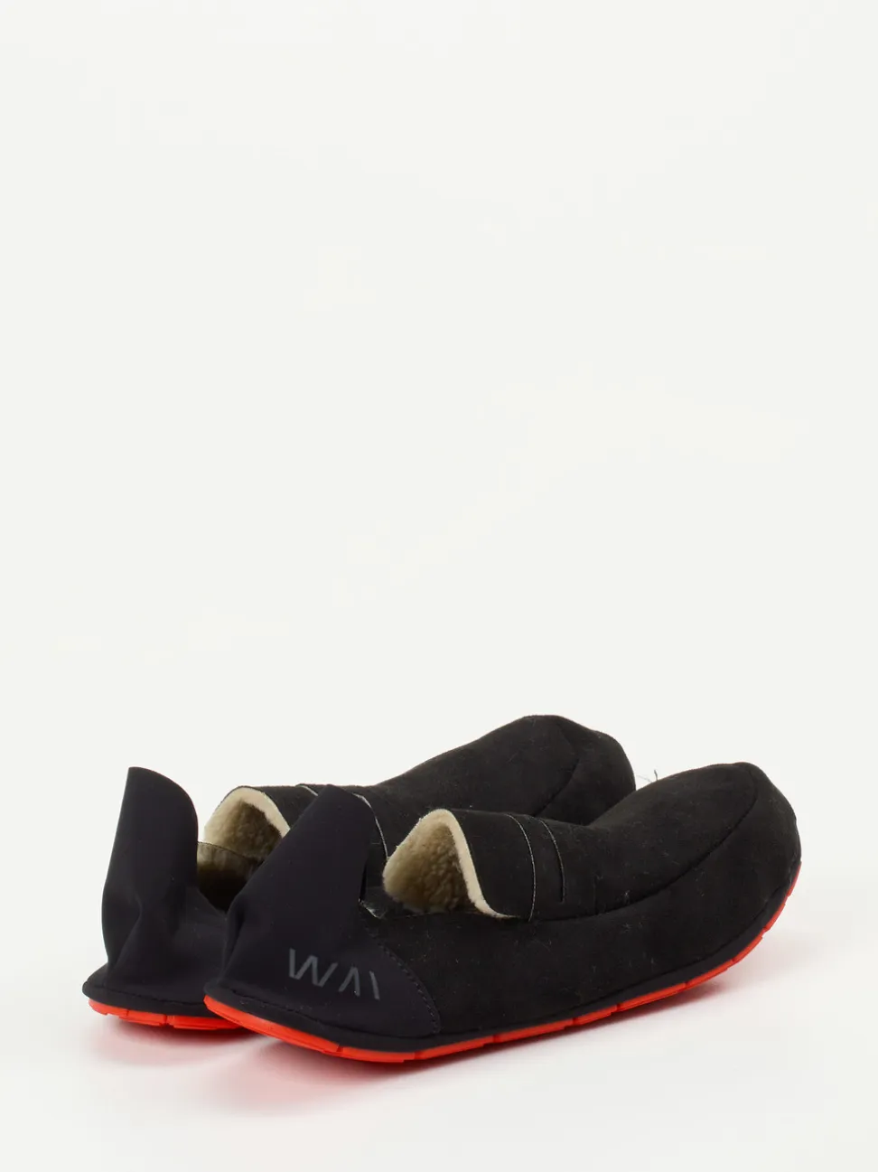 Wai – Slipper aus Synthetik mit Lammfellfutter