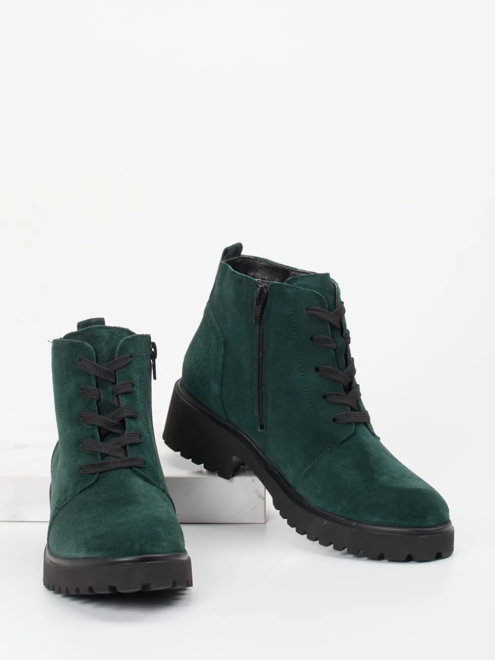 Waldläufer – Schnürboots aus Veloursleder tannengrün