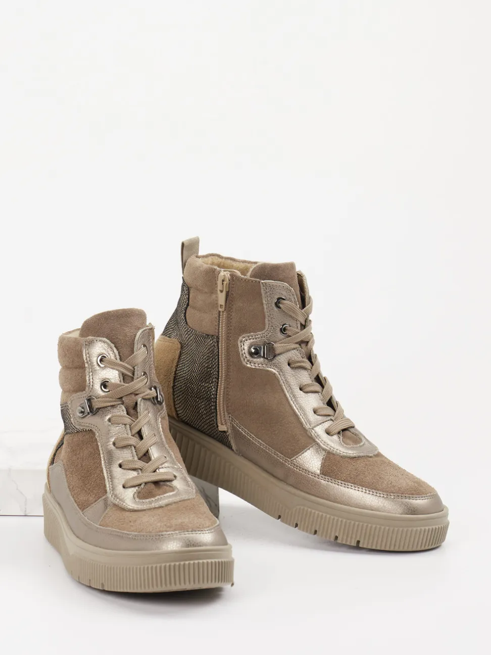 Waldläufer – Schnürboots aus Veloursleder taupe