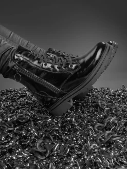 Waldläufer – Stiefeletten aus Lackleder Schwarz