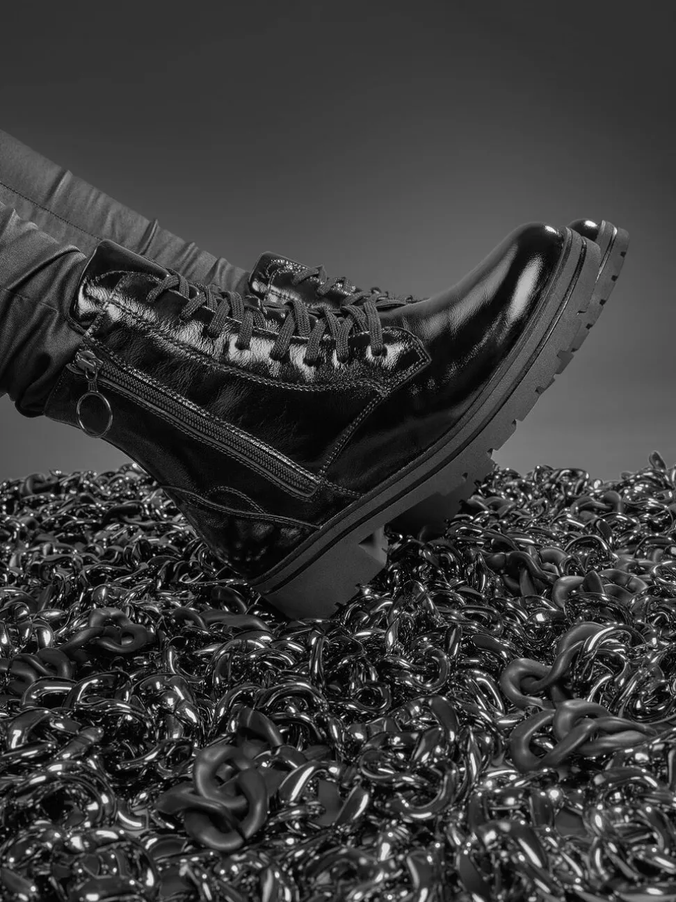 Waldläufer – Stiefeletten aus Lackleder Schwarz