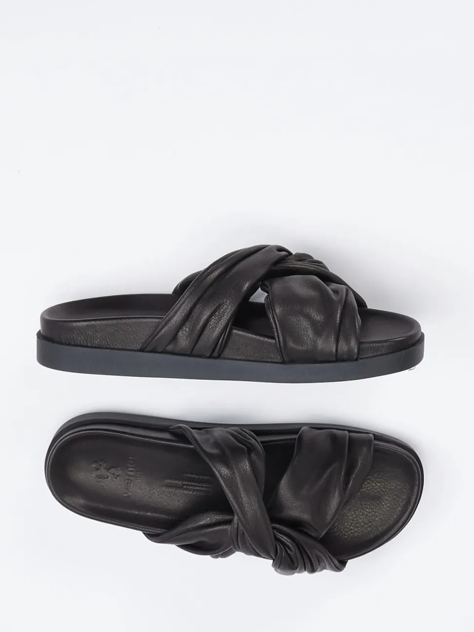 Werner – Slides aus Kalbleder in Schwarz