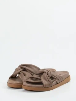 Werner – Slides aus Kalbleder in Taupe