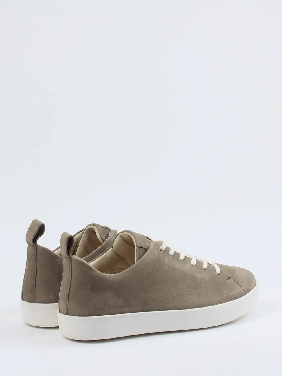 Werner – Sneaker aus Nubukleder in Taupe