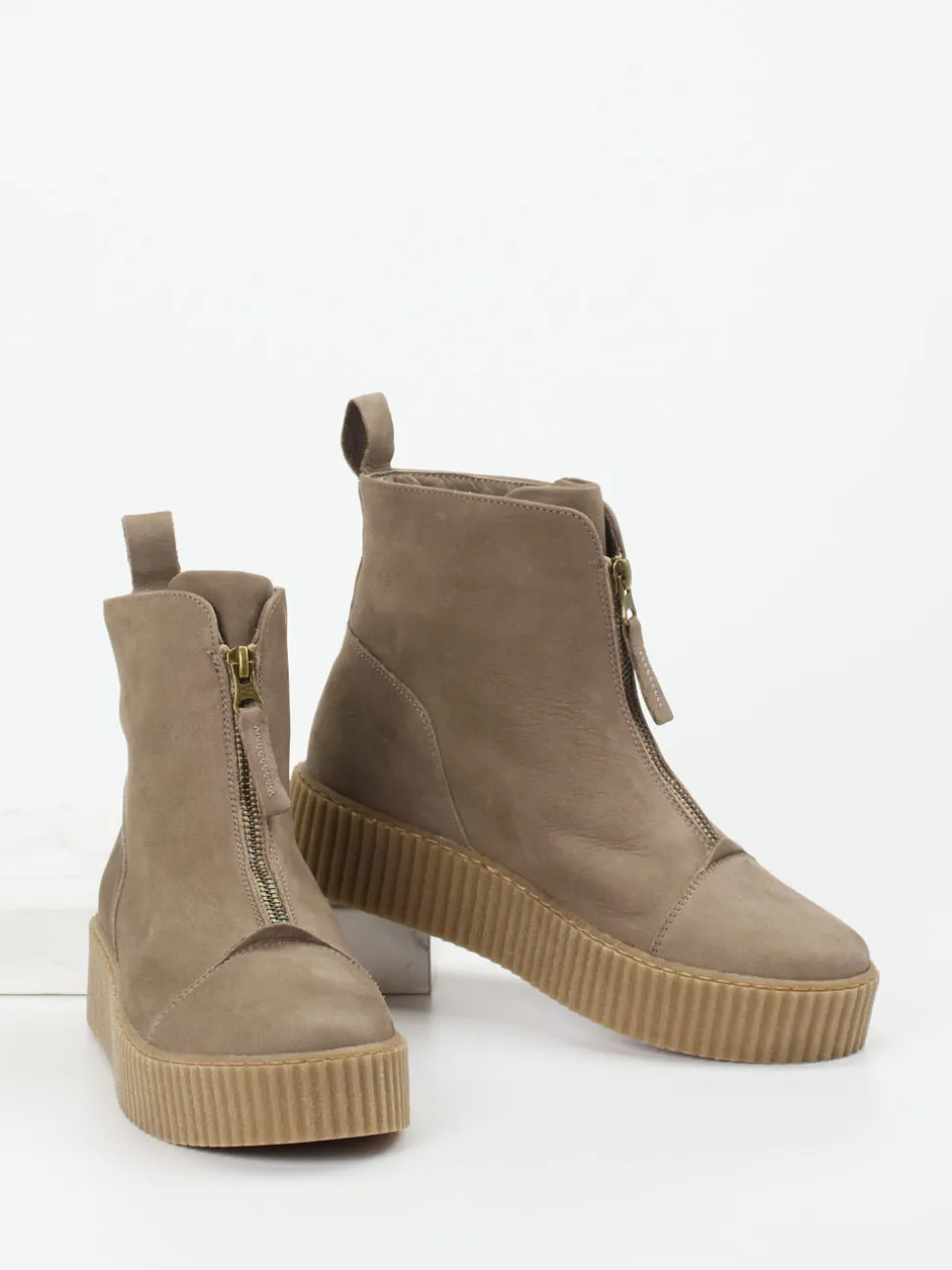 Werner – Stiefelette aus Nubukleder in Taupe